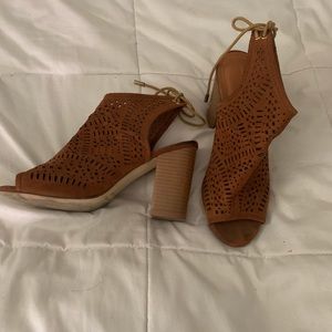 Cognac heeled boots
